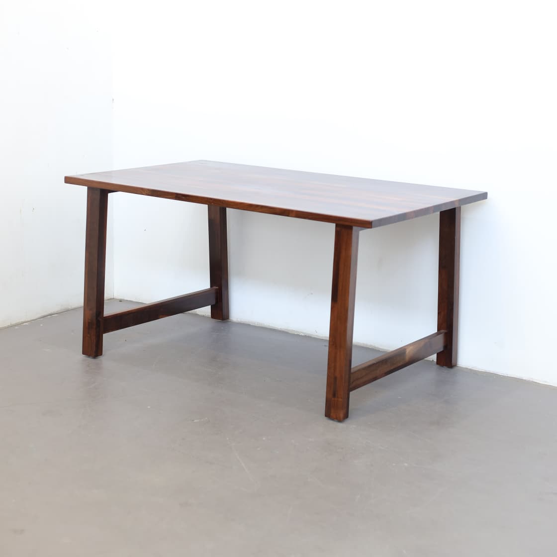 Kara Saaj Table